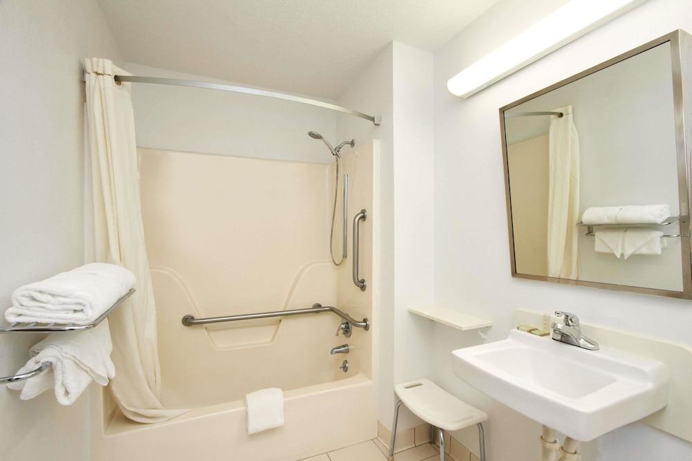 ซูเปอร์ 8 บาย วินด์แฮม ฟลอเรนซ์ Hotel ภายนอก รูปภาพ