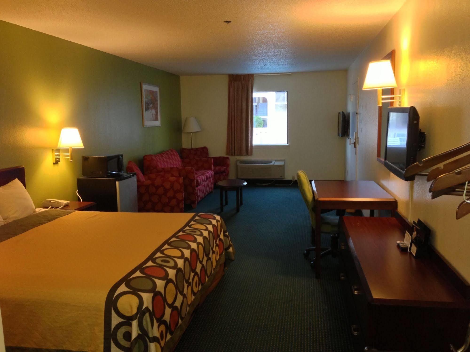 ซูเปอร์ 8 บาย วินด์แฮม ฟลอเรนซ์ Hotel ภายนอก รูปภาพ