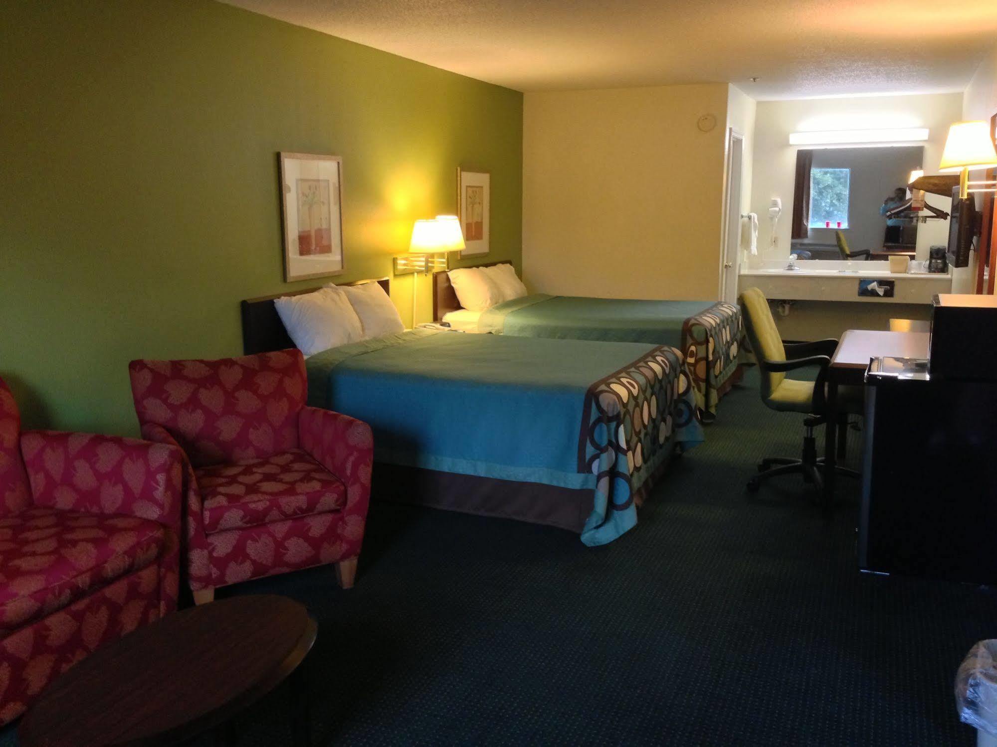 ซูเปอร์ 8 บาย วินด์แฮม ฟลอเรนซ์ Hotel ภายนอก รูปภาพ